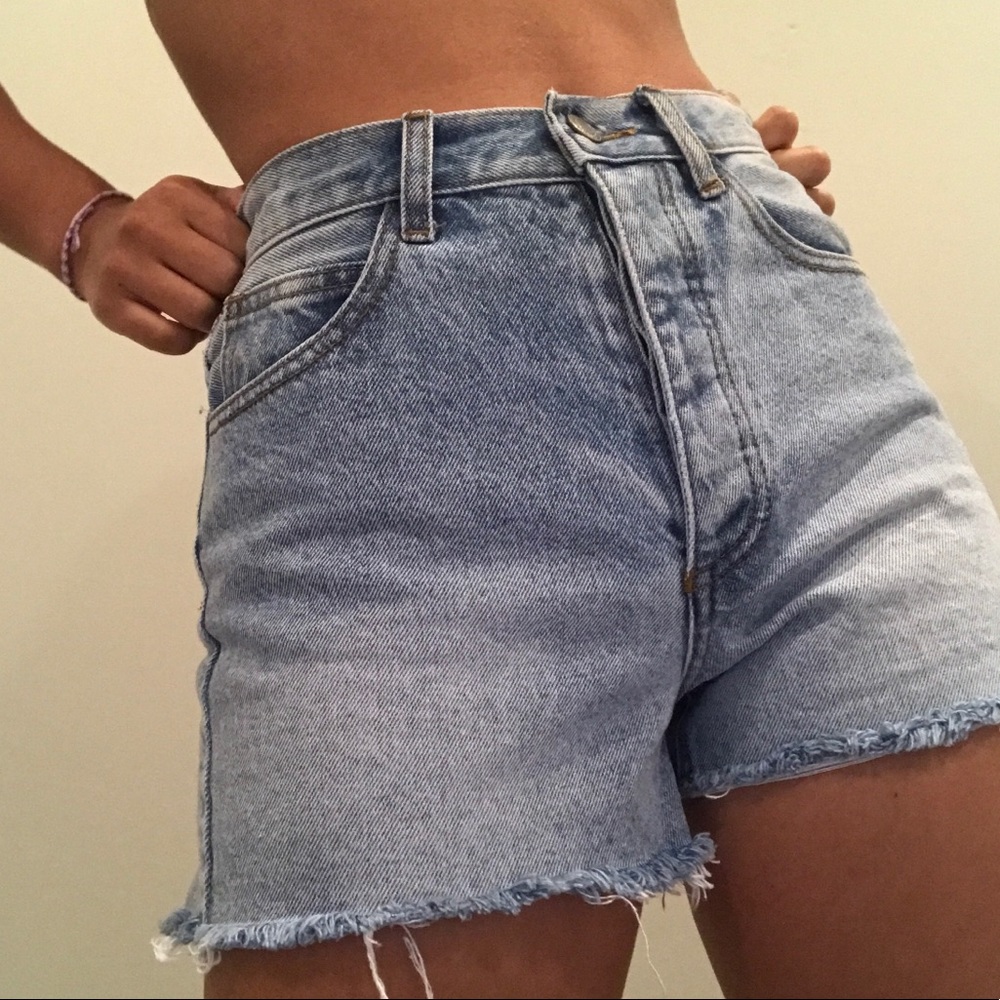 brandy melville light wash denim shorts